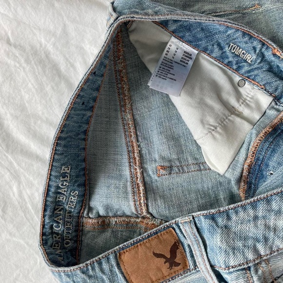 heavily distressed american eagle tomgirl mom jeans - Picture 4 of 4